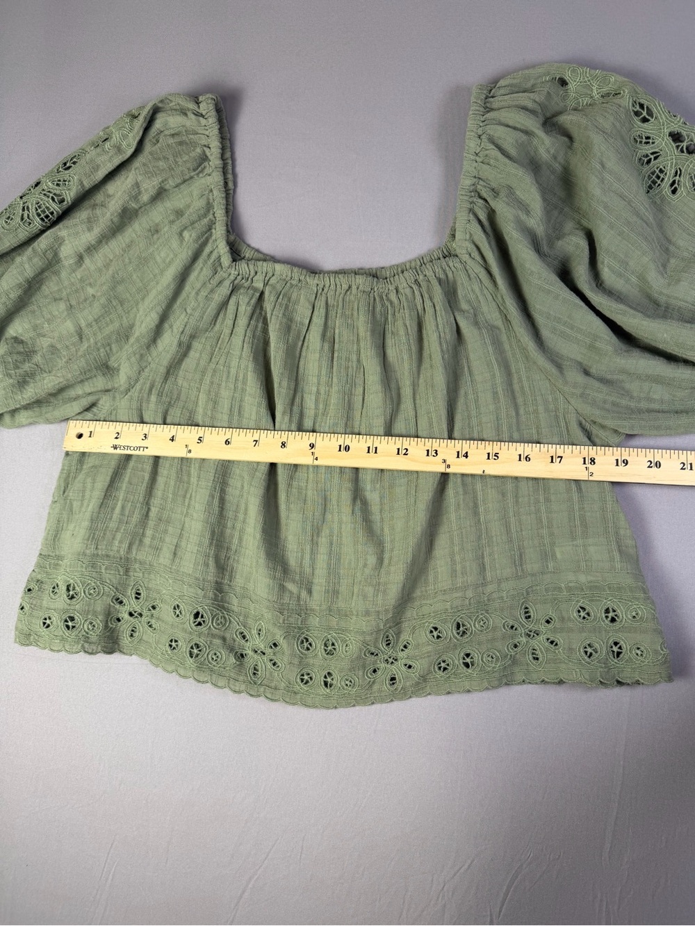 American Eagle Sage Green Textured Eyelet Cropped Top Size Medium 100% Cotton - Picture 9 of 12